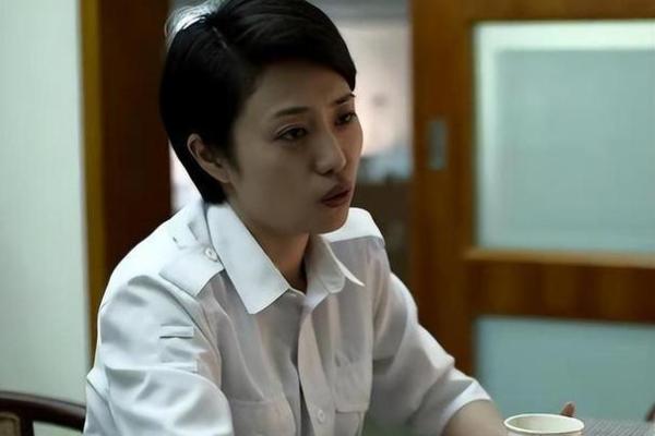 济源算命：昆凌为何与继母不和？